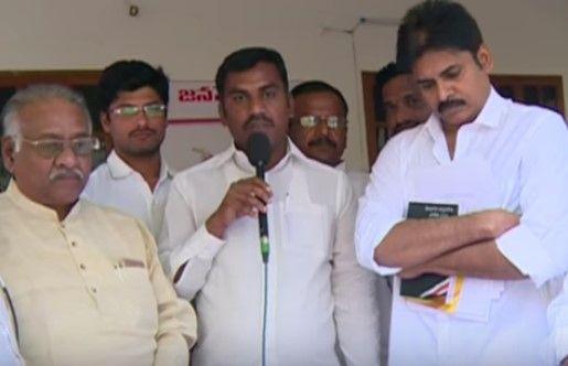 Pawan Kalyan vows to fight for handloom weavers of Andhra Pradesh & Telangana