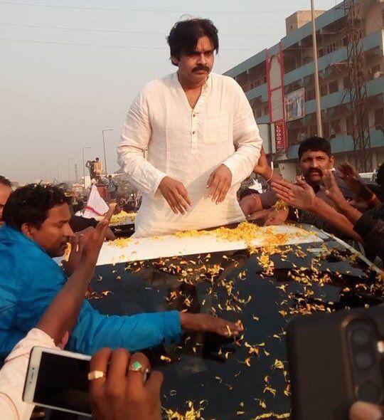 Photos: Grand Welcome to Janasena Pawan Kalyan at Kurnool