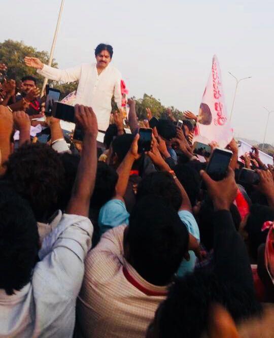 Photos: Grand Welcome to Janasena Pawan Kalyan at Kurnool