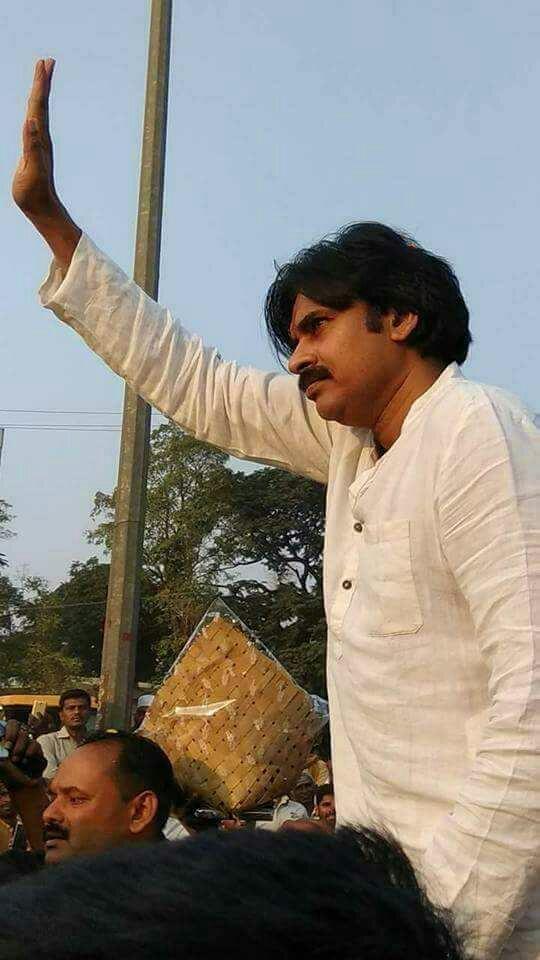 Photos: Grand Welcome to Janasena Pawan Kalyan at Kurnool