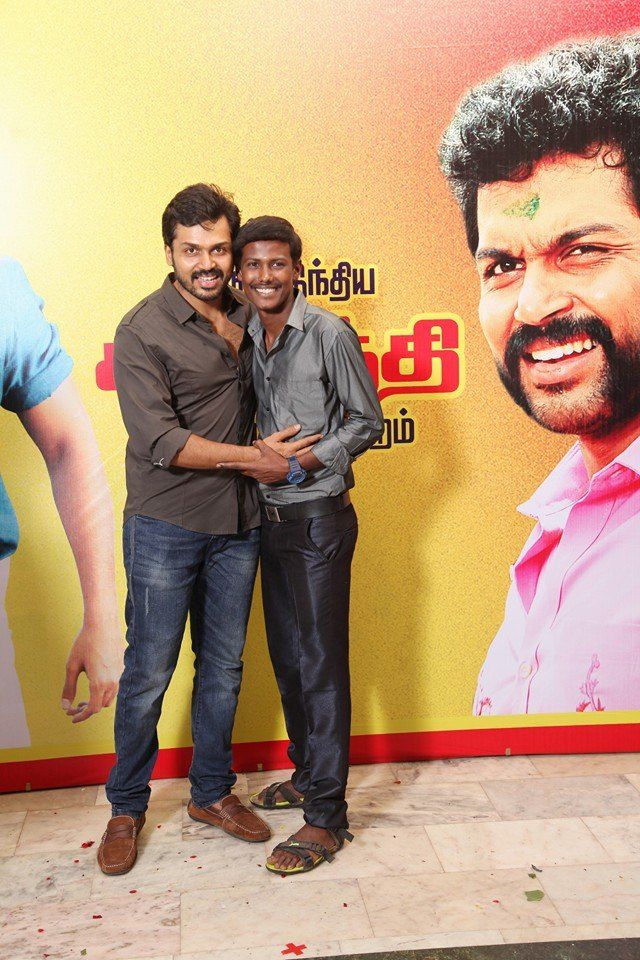 Photos: Karthi gets emotional at his fan’s funeral