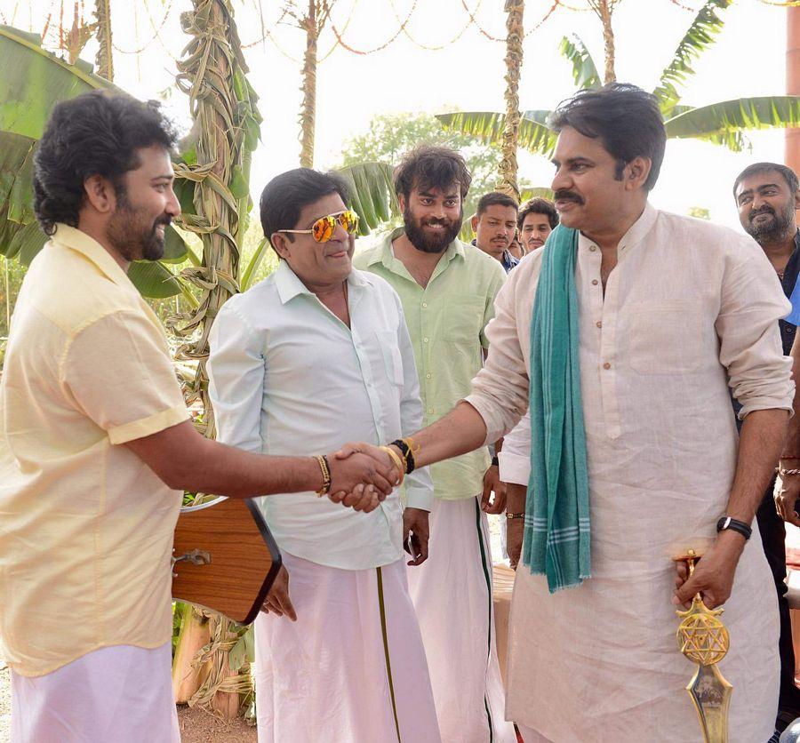 Photos: Pawan Kalayan's Katamarayudu Movie Latest Shooting Locations