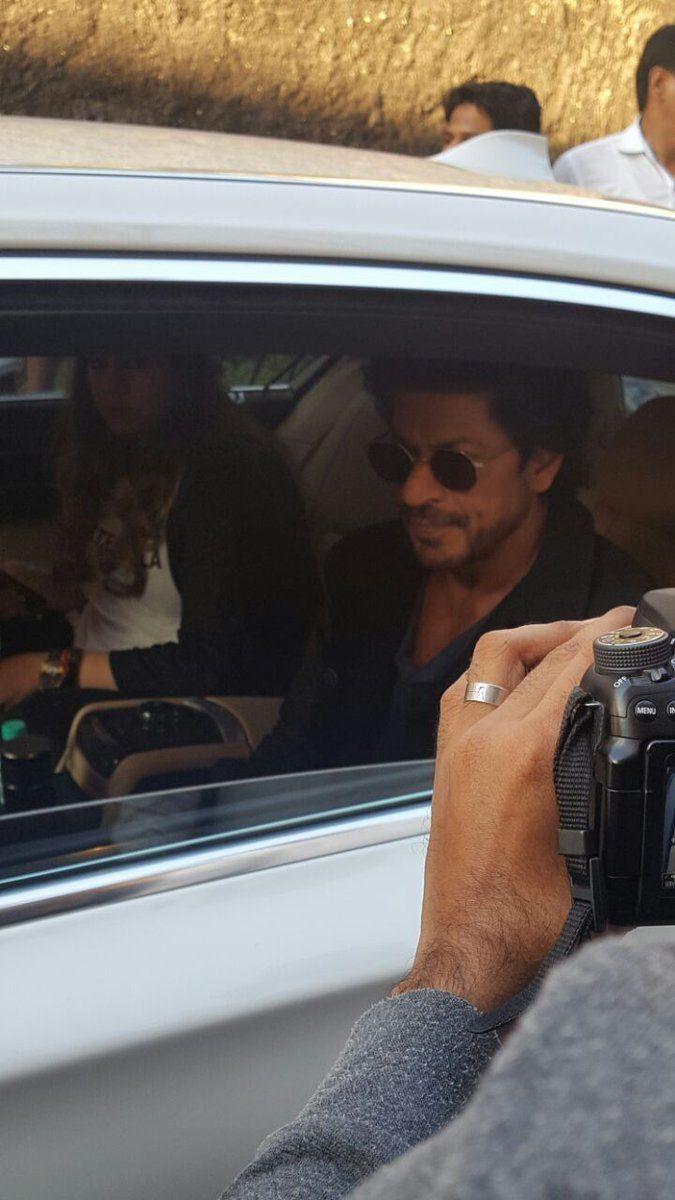 Photos: Shahrukh Khan During Promotions ‘Raees By Rail’