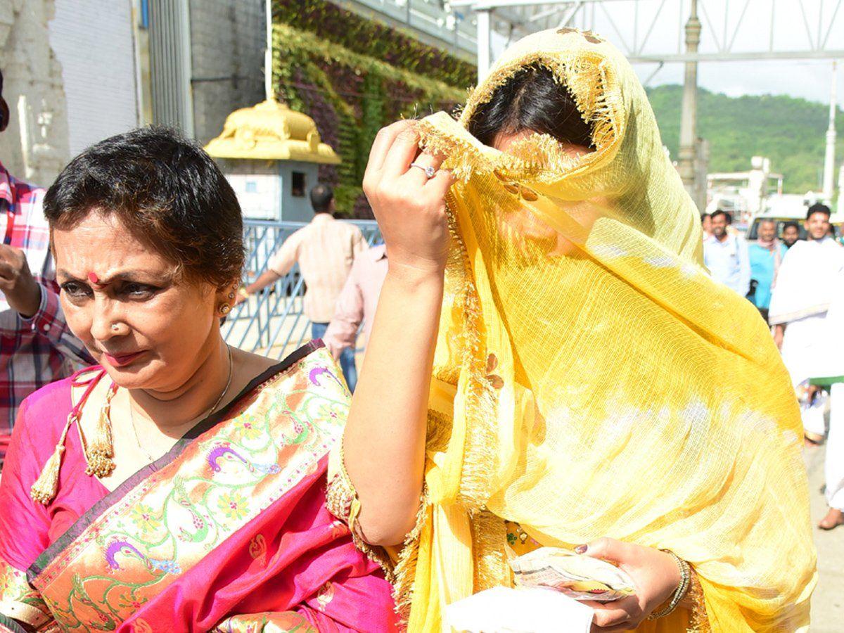 Photos: Telugu Top Heroine Avoiding Fans After Marriage at Tirumala
