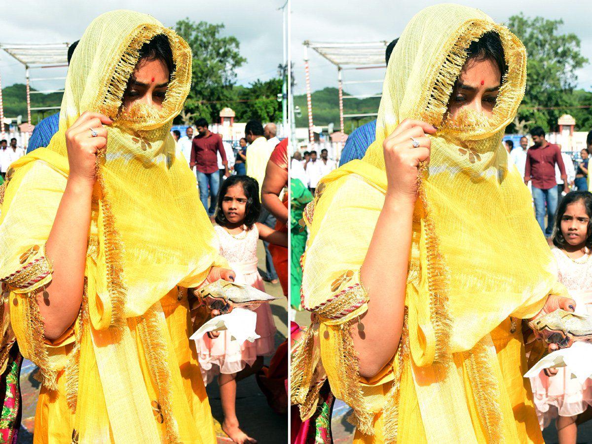 Photos: Telugu Top Heroine Avoiding Fans After Marriage at Tirumala