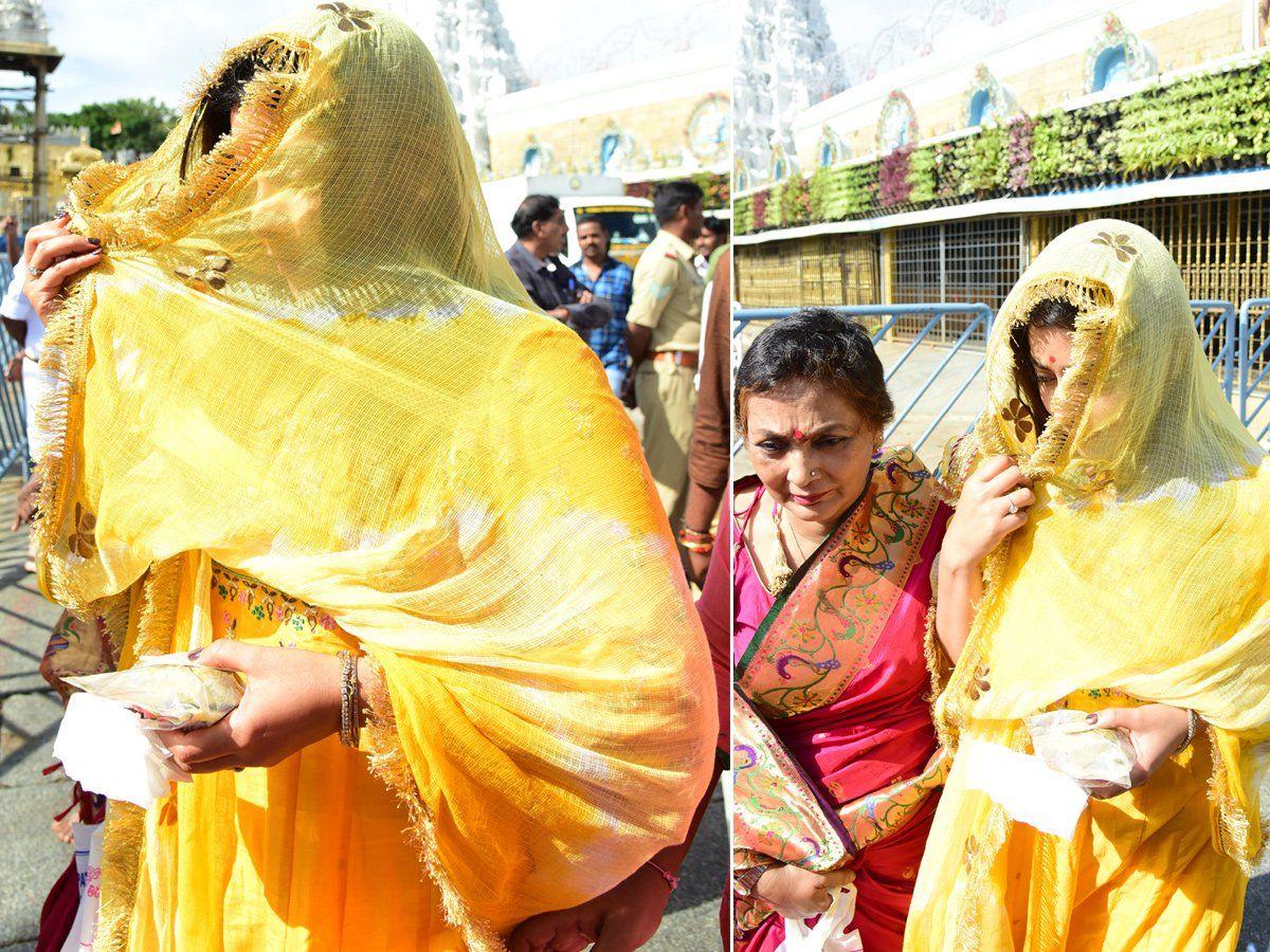 Photos: Telugu Top Heroine Avoiding Fans After Marriage at Tirumala