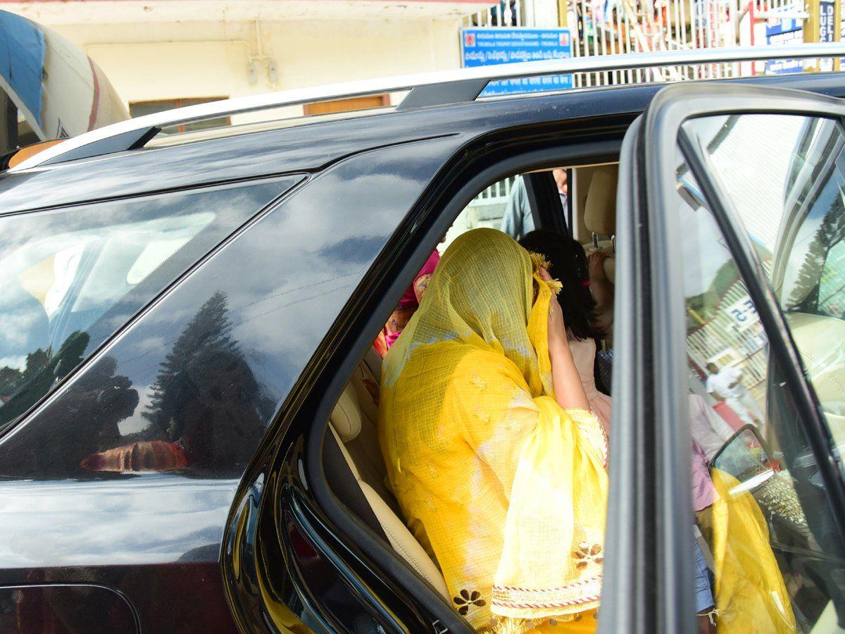Photos: Telugu Top Heroine Avoiding Fans After Marriage at Tirumala