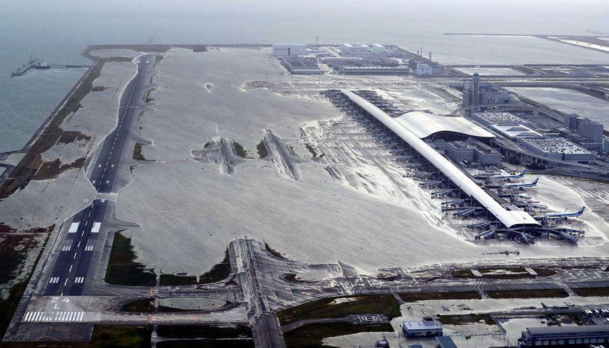 Photos: Typhoon Jebi Batters the West Coast of Japan