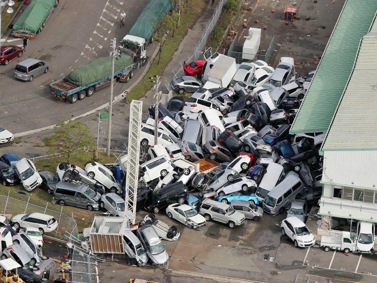 Photos: Typhoon Jebi Batters the West Coast of Japan