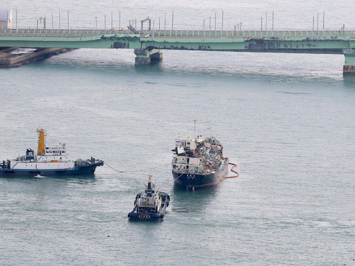 Photos: Typhoon Jebi Batters the West Coast of Japan