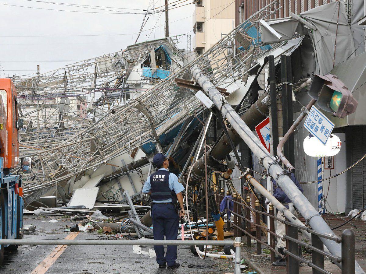 Photos: Typhoon Jebi Batters the West Coast of Japan