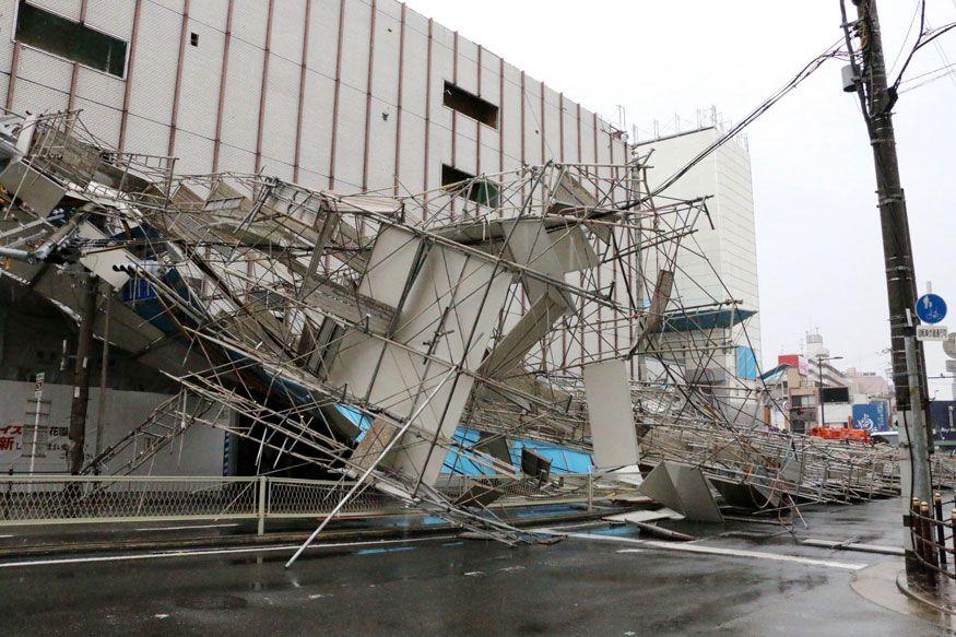Photos: Typhoon Jebi Batters the West Coast of Japan