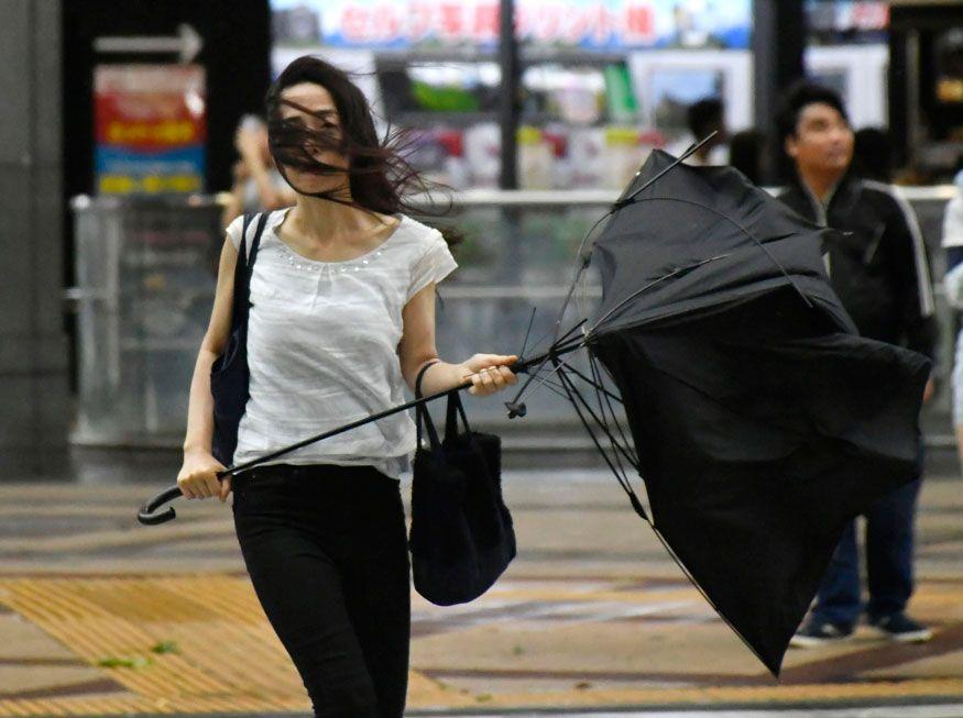 Photos: Typhoon Jebi Batters the West Coast of Japan