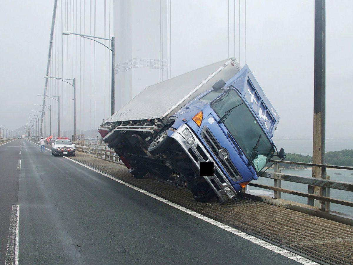 Photos: Typhoon Jebi Batters the West Coast of Japan