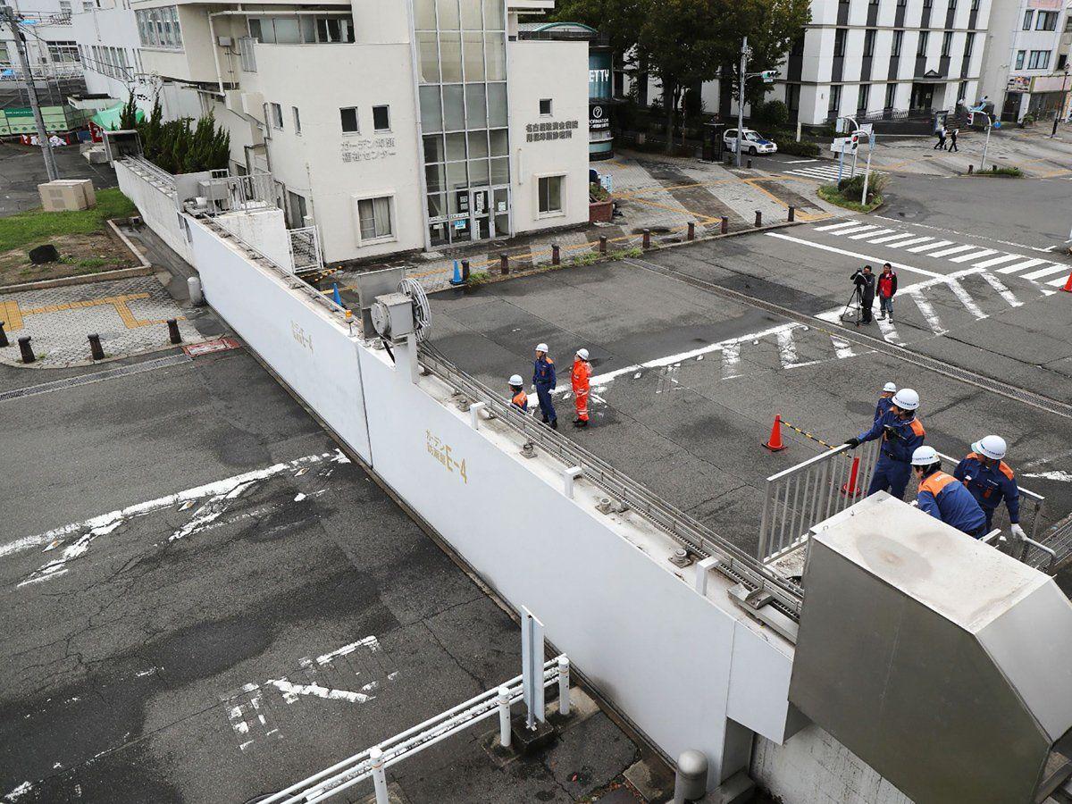 Photos: Typhoon Jebi Batters the West Coast of Japan