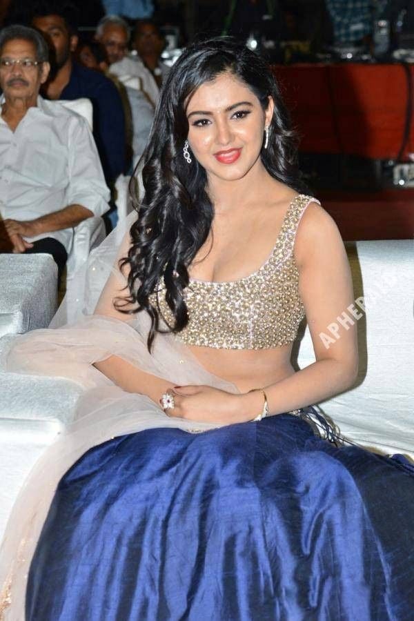 Photos of Malvika to spice your weekend 