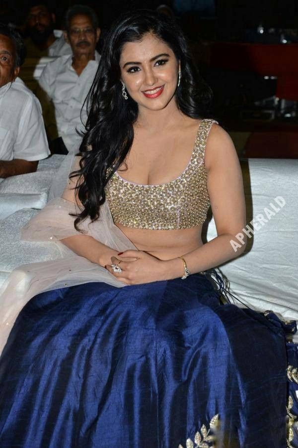 Photos of Malvika to spice your weekend 