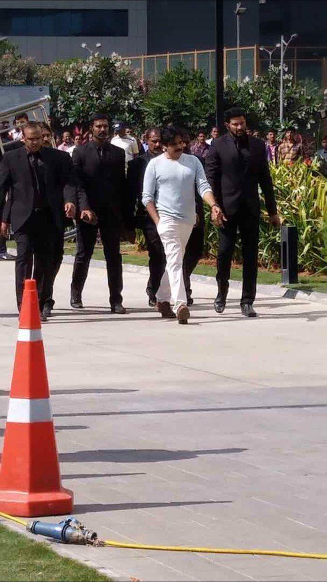 Power Star Pawan Kalyan Stills Leaked from the Sets of Agnyaathavaasi
