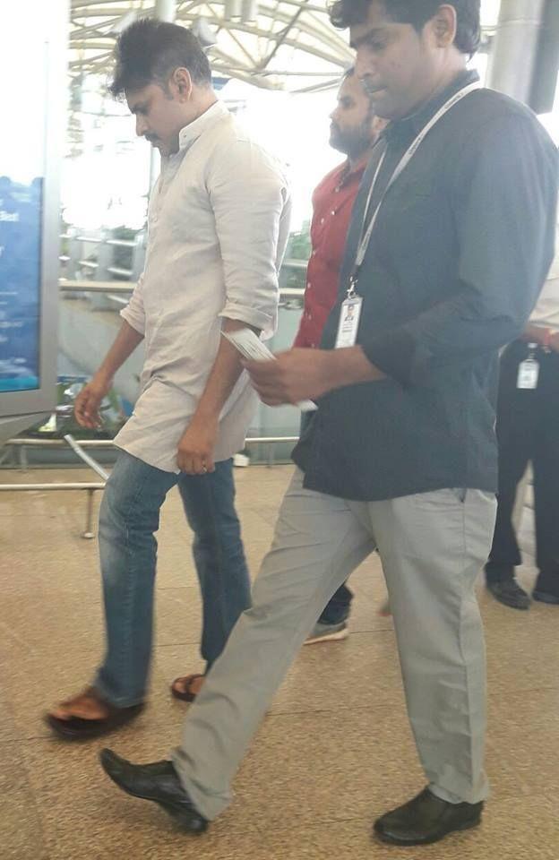 Powerstar Pawan Kalyan reached to Rajahmundry Airport Photos