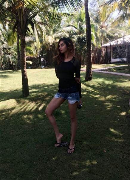 Ragini Dwivedi Enjoys Her Vacation In Goa With Her Family