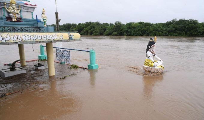 Rajamahendravaram: Godavari receives heavy inflows at Rajahmundry Photos