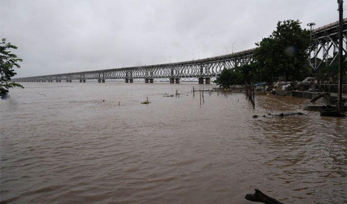 Rajamahendravaram: Godavari receives heavy inflows at Rajahmundry Photos