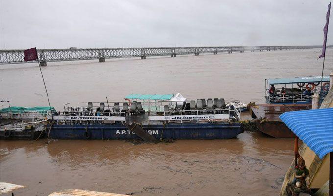 Rajamahendravaram: Godavari receives heavy inflows at Rajahmundry Photos