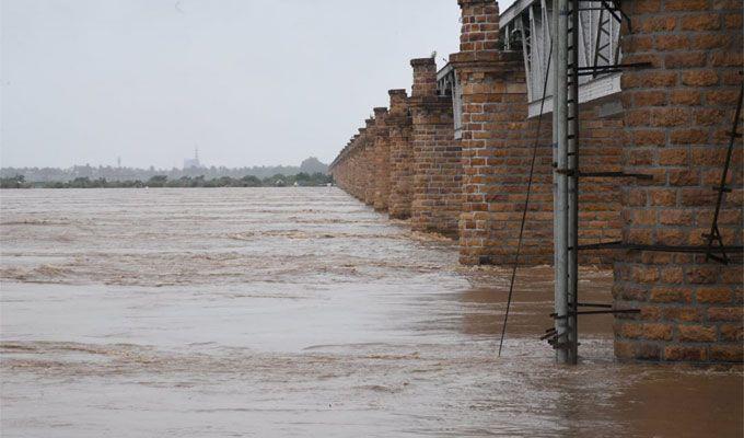 Rajamahendravaram: Godavari receives heavy inflows at Rajahmundry Photos