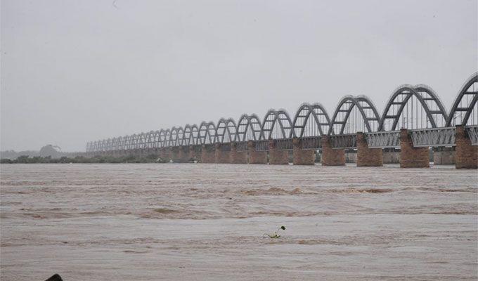 Rajamahendravaram: Godavari receives heavy inflows at Rajahmundry Photos