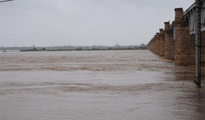 Rajamahendravaram: Godavari receives heavy inflows at Rajahmundry Photos