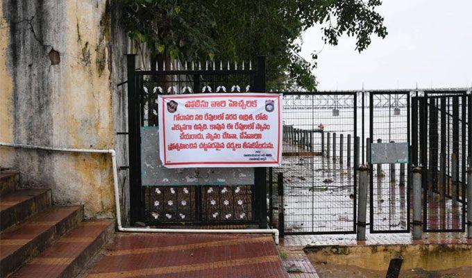 Rajamahendravaram: Godavari receives heavy inflows at Rajahmundry Photos