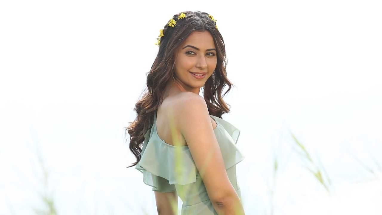 Rakul Preet Singh and Karthi in Dev Movie