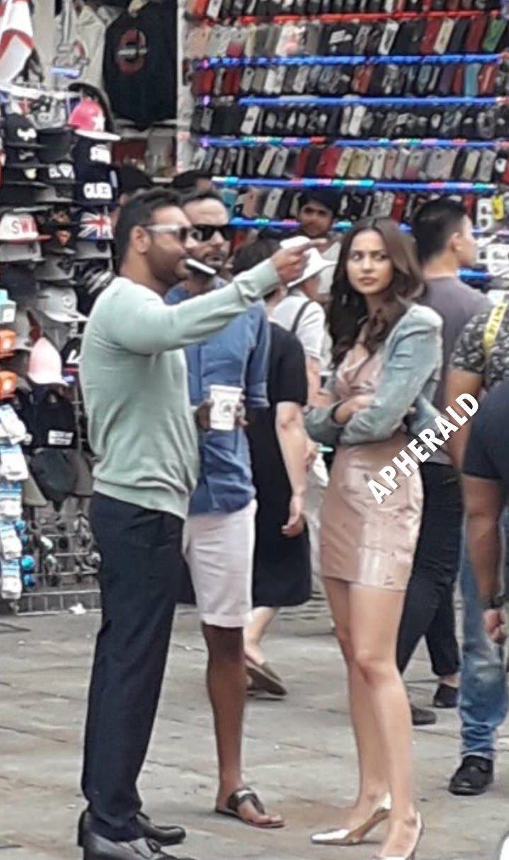 Rakul Preet Spotted in a Saree in London Leaked Photos