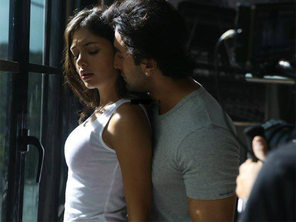 Ranbir Kapoor Gets INTIMATE With A Model & His RAUNCHY Pictures Go Viral!