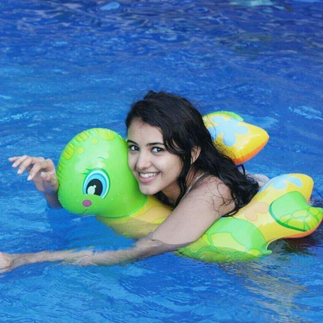 Mesmerizing Malvika's latest clicks from her TV commercials
