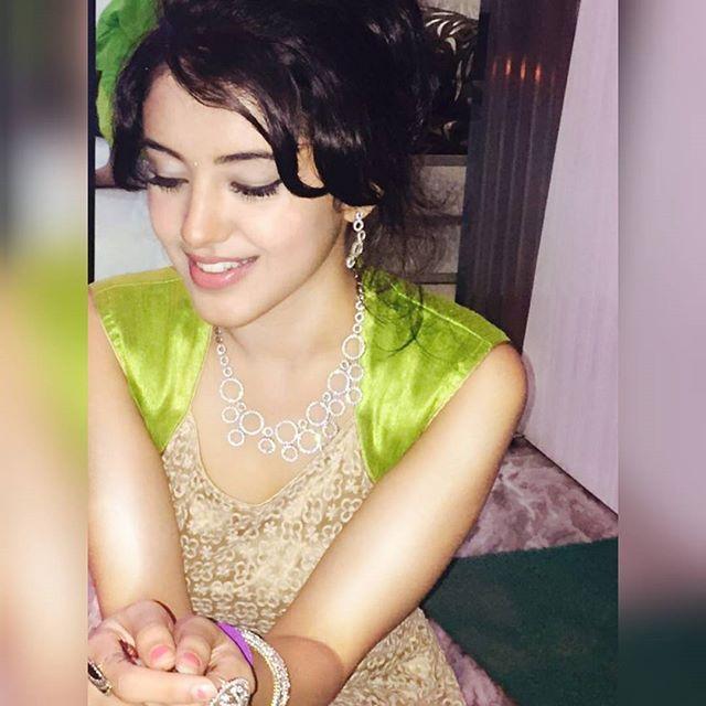 Mesmerizing Malvika's latest clicks from her TV commercials