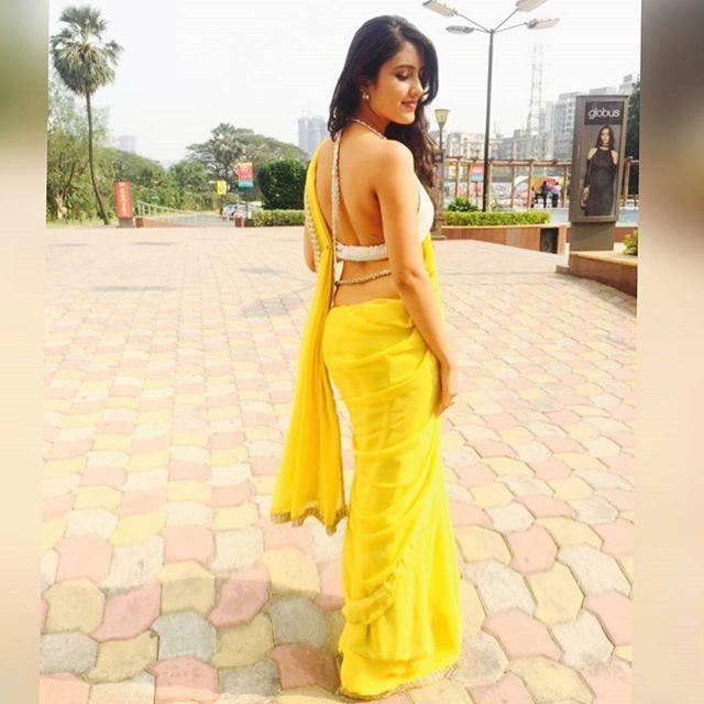 Mesmerizing Malvika's latest clicks from her TV commercials