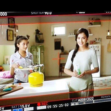 Mesmerizing Malvika's latest clicks from her TV commercials