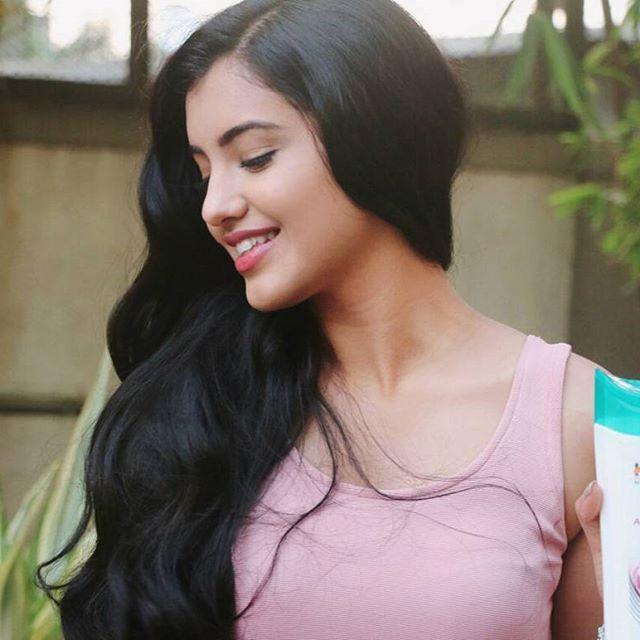 Mesmerizing Malvika's latest clicks from her TV commercials