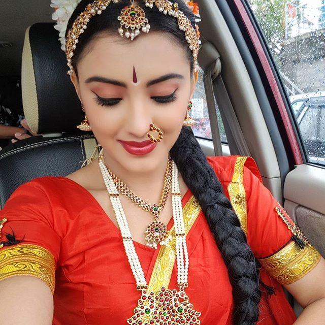 Mesmerizing Malvika's latest clicks from her TV commercials