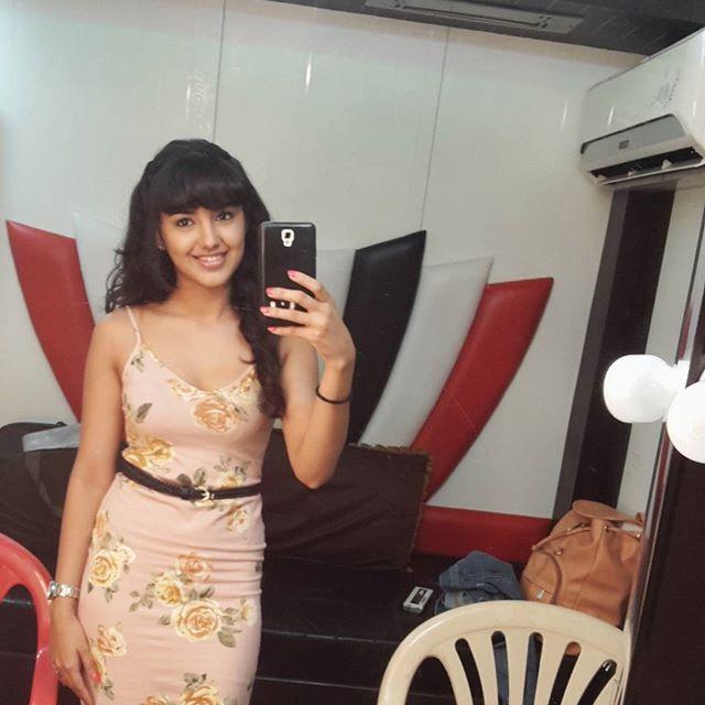 Mesmerizing Malvika's latest clicks from her TV commercials