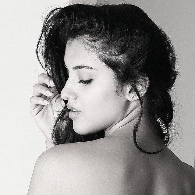 Mesmerizing Malvika's latest clicks from her TV commercials