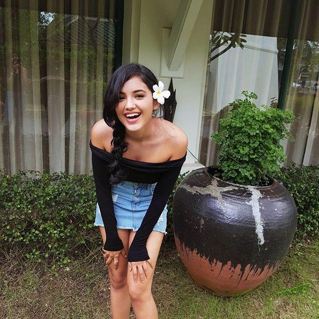 Mesmerizing Malvika's latest clicks from her TV commercials