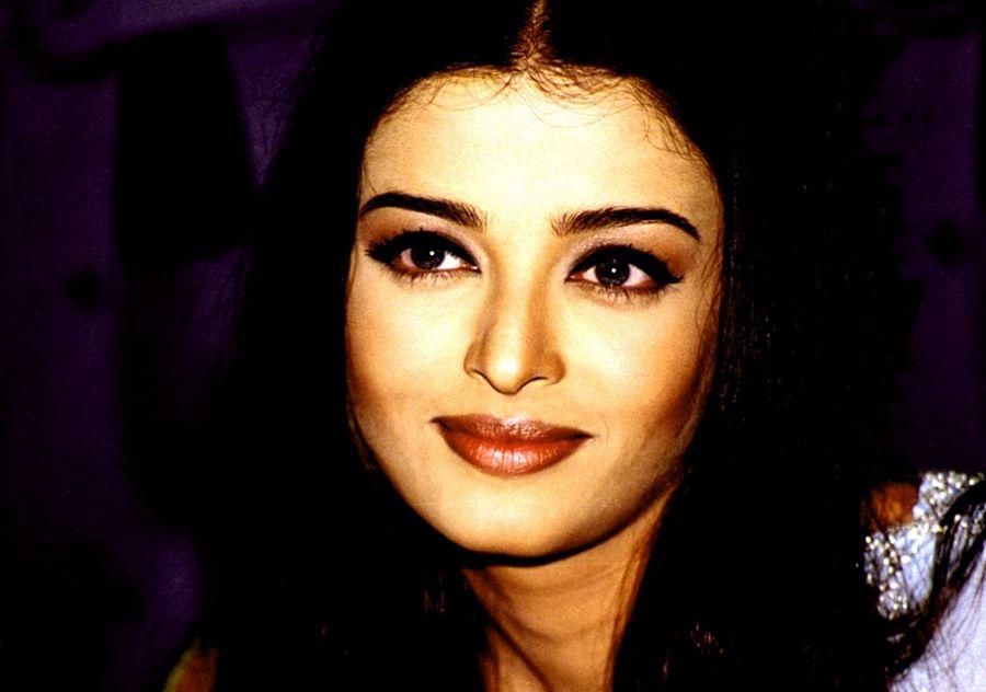 Rare & Unseen Pictures Of Aishwarya Rai You May Have Never Seen