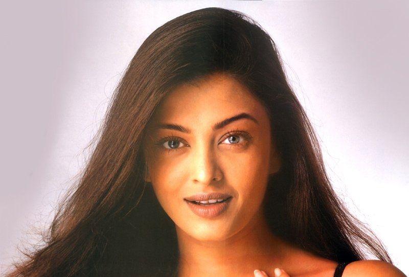 Rare & Unseen Pictures Of Aishwarya Rai You May Have Never Seen