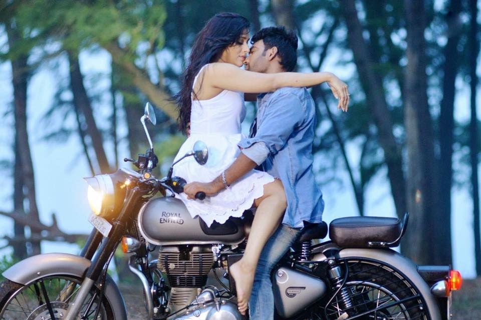 Rashmi Gautam's Anthaku Minchi Movie Latest Stills