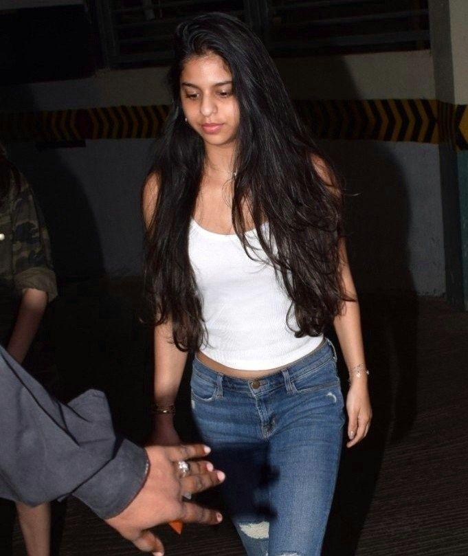 SRK's Daughter Suhana Khan Spotted At PVR Juhu Photos
