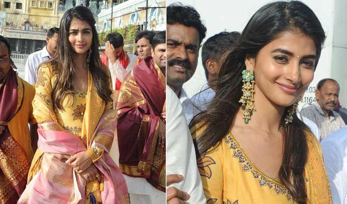 Saakshyam Movie Team Visits Tirumala Photos