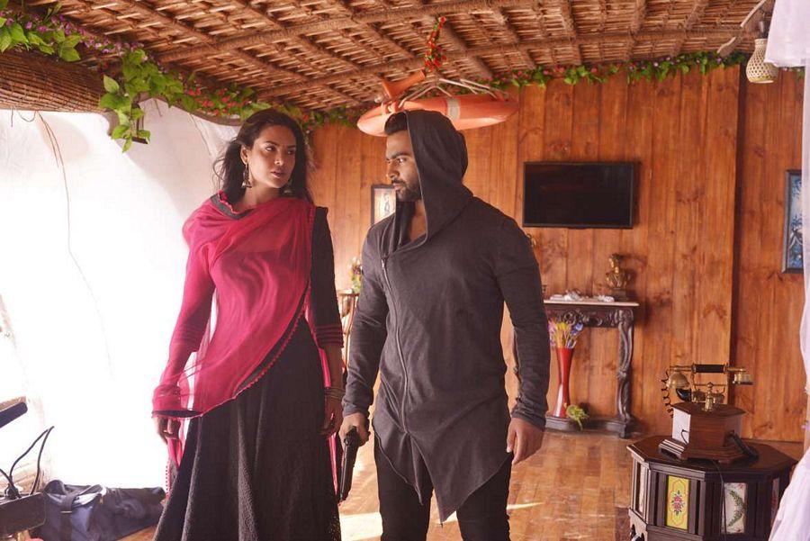 Sachin Joshi's Veedevadu Movie Latest Stills