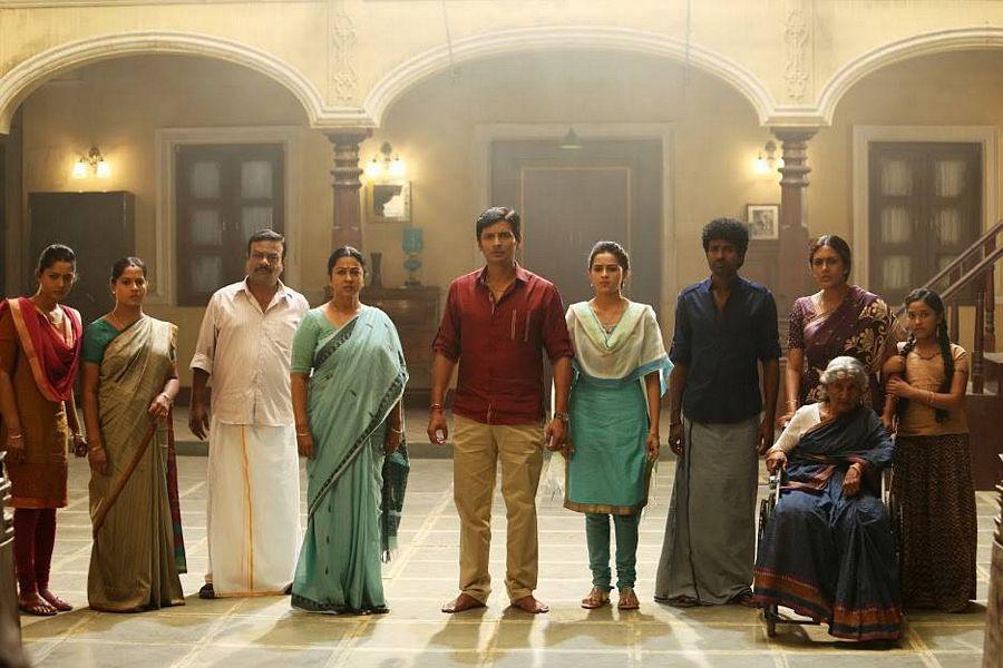 Sangili Bungili Kadhava Thorae Tamil Movie Stills